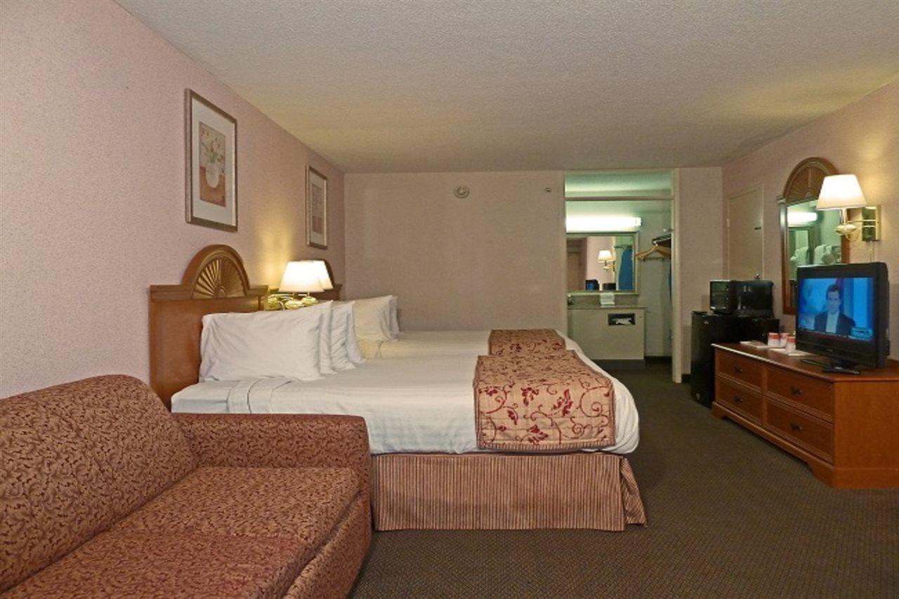 Ramada By Wyndham Asheville / Biltmore West מראה חיצוני תמונה